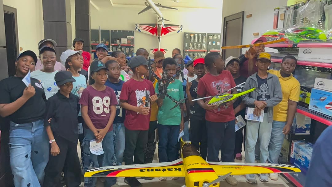 Students at a Mekatron school visit