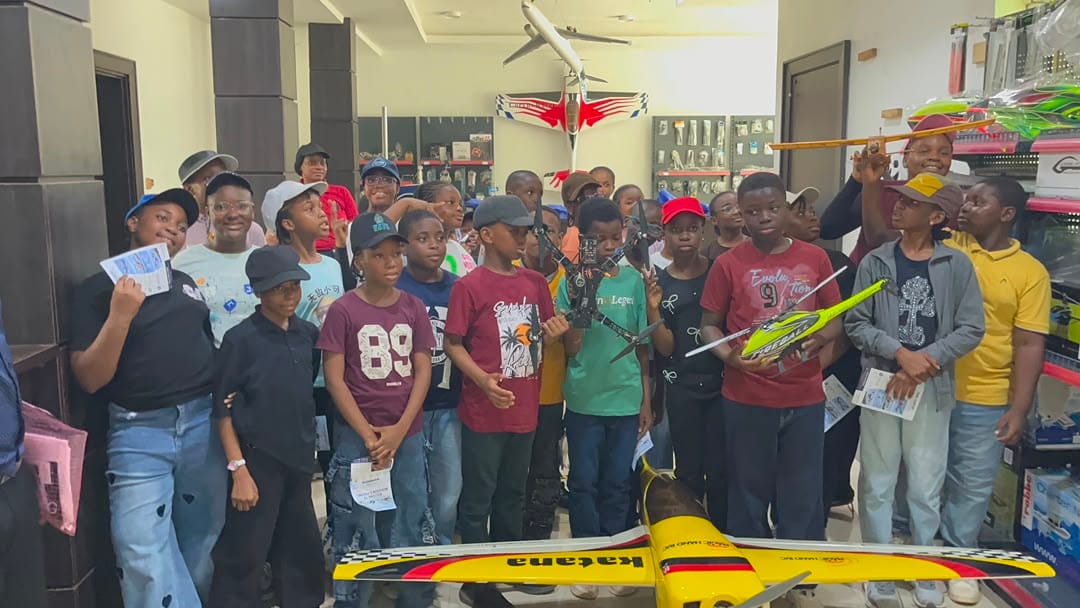 Students at a Mekatron school visit