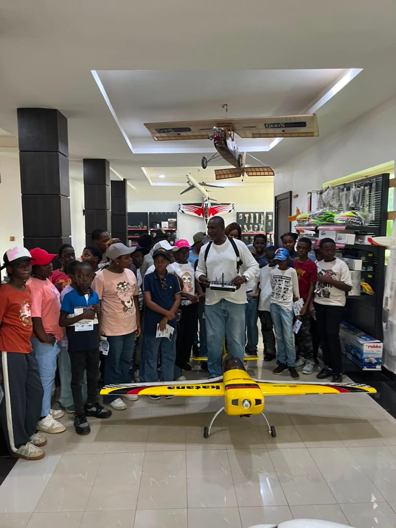 Student at a Mekatron school visit